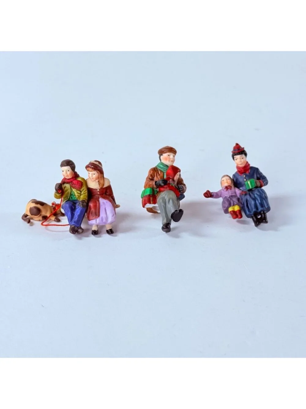 Dept 56 Heritage Village Christmas At The Park Set Of 3 Sitting Figures 5866-1